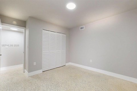 House in Miami, Florida 2 bedrooms, 81.29 sq.m. № 2000370 - photo 26