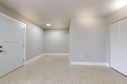 House in Miami, Florida 2 bedrooms, 81.29 sq.m. № 2000370 - photo 29