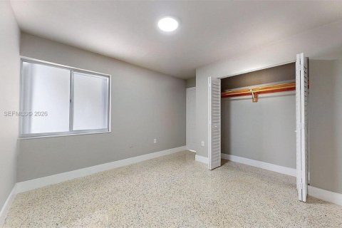 House in Miami, Florida 2 bedrooms, 81.29 sq.m. № 2000370 - photo 23