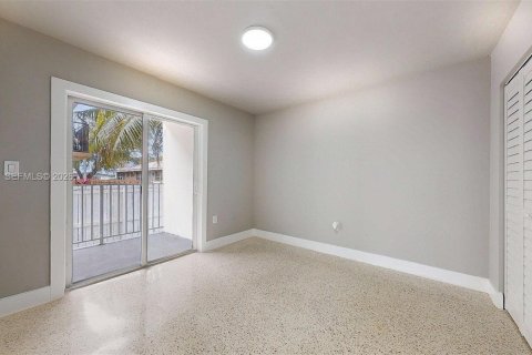 House in Miami, Florida 2 bedrooms, 81.29 sq.m. № 2000370 - photo 24