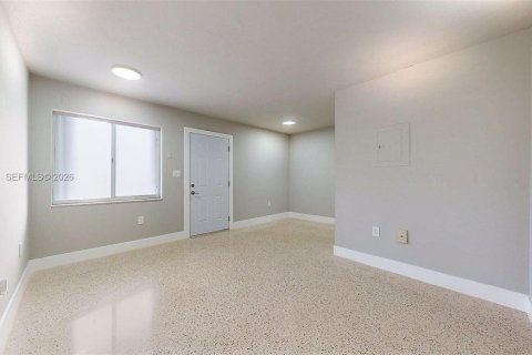 House in Miami, Florida 2 bedrooms, 81.29 sq.m. № 2000370 - photo 14