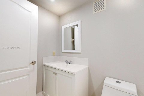 House in Miami, Florida 2 bedrooms, 81.29 sq.m. № 2000370 - photo 19