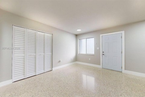 House in Miami, Florida 2 bedrooms, 81.29 sq.m. № 2000370 - photo 13