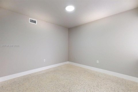 House in Miami, Florida 2 bedrooms, 81.29 sq.m. № 2000370 - photo 27