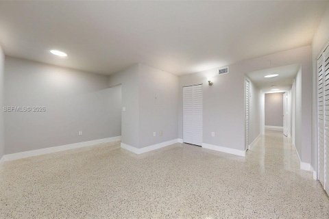 House in Miami, Florida 2 bedrooms, 81.29 sq.m. № 2000370 - photo 6