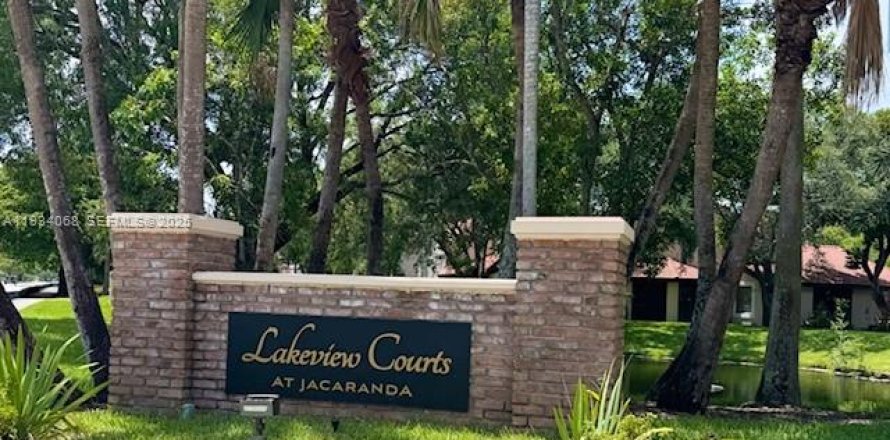 Adosado en Plantation, Florida 3 dormitorios, 122.45 m2 № 2035795