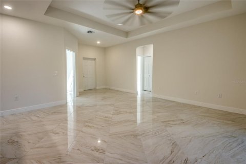 House in Lehigh Acres, Florida 3 bedrooms, 153.57 sq.m. № 2165915 - photo 11