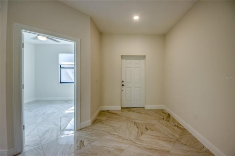 House in Lehigh Acres, Florida 3 bedrooms, 153.57 sq.m. № 2165915 - photo 4