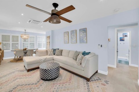 House in Indian Rocks Beach, Florida 3 bedrooms, 103.86 sq.m. № 1799850 - photo 9