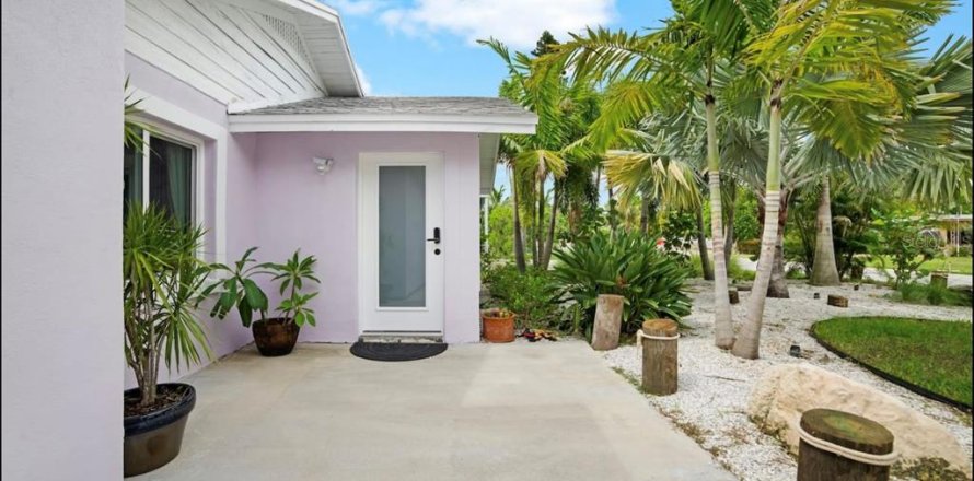 Villa ou maison à Indian Rocks Beach, Floride 3 chambres, 103.86 m2 № 1799850