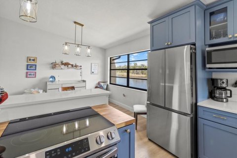 Condo in Crystal River, Florida, 2 bedrooms  № 1636791 - photo 27
