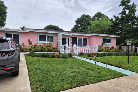 Villa ou maison à vendre à Miami, Floride: 3 chambres, 167.69 m2 № 1947118 - photo 1