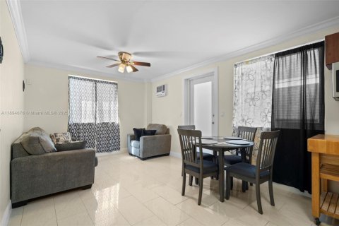 Villa ou maison à vendre à Miami, Floride: 3 chambres, 167.69 m2 № 1947118 - photo 19