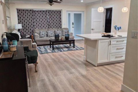 Villa ou maison à vendre à Miami, Floride: 3 chambres, 167.69 m2 № 1947118 - photo 3