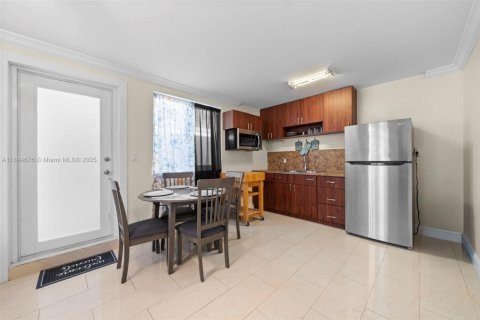 Villa ou maison à vendre à Miami, Floride: 3 chambres, 167.69 m2 № 1947118 - photo 20