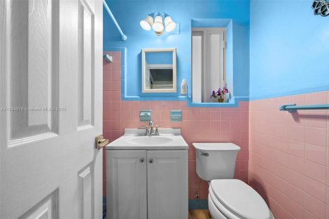 Villa ou maison à vendre à Miami, Floride: 3 chambres, 167.69 m2 № 1947118 - photo 23