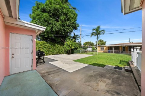 Villa ou maison à vendre à Miami, Floride: 3 chambres, 167.69 m2 № 1947118 - photo 25