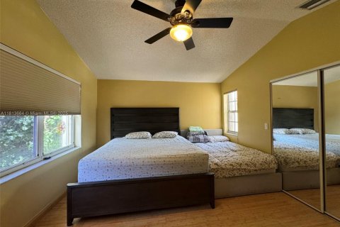 House in Davie, Florida 4 bedrooms, 171.22 sq.m. № 1784233 - photo 12