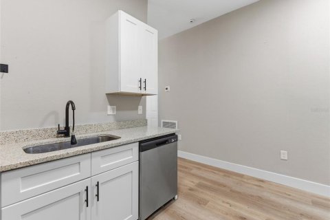 Villa ou maison à vendre à Tampa, Floride: 5 chambres, 150.5 m2 № 2415363 - photo 6