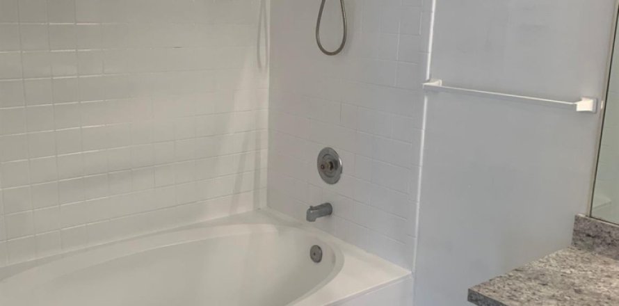 Condominio en West Palm Beach, Florida, 1 dormitorio № 1226906