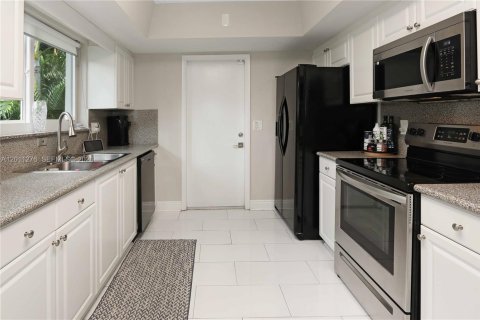 Casa en venta en Hollywood, Florida, 3 dormitorios, 209.03 m2 № 2074634 - foto 2