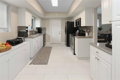 Casa en venta en Hollywood, Florida, 3 dormitorios, 209.03 m2 № 2074634 - foto 4