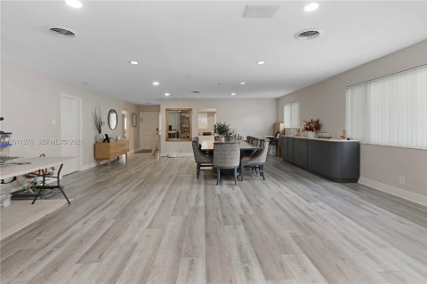 Casa en venta en Hollywood, Florida, 3 dormitorios, 209.03 m2 № 2074634 - foto 9