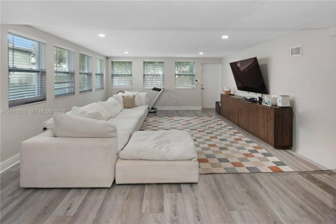Casa en venta en Hollywood, Florida, 3 dormitorios, 209.03 m2 № 2074634 - foto 11