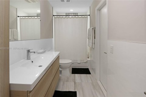 Casa en venta en Hollywood, Florida, 3 dormitorios, 209.03 m2 № 2074634 - foto 19