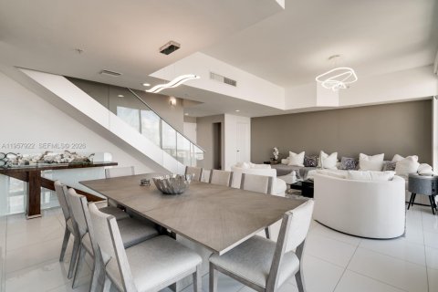 Condominio en Miami, Florida, 3 dormitorios  № 2153585