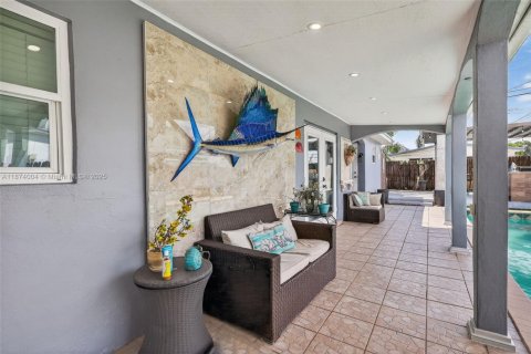 House in Hollywood, Florida 4 bedrooms, 182.92 sq.m. № 2025810 - photo 5