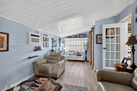 House in Hollywood, Florida 4 bedrooms, 182.92 sq.m. № 2025810 - photo 21