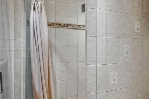 House in Hollywood, Florida 4 bedrooms, 182.92 sq.m. № 2025810 - photo 27