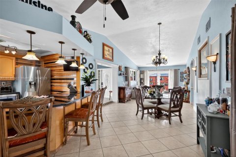 House in Hollywood, Florida 4 bedrooms, 182.92 sq.m. № 2025810 - photo 12