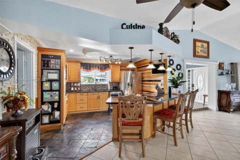 House in Hollywood, Florida 4 bedrooms, 182.92 sq.m. № 2025810 - photo 15