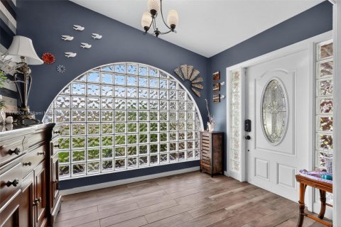 House in Hollywood, Florida 4 bedrooms, 182.92 sq.m. № 2025810 - photo 6