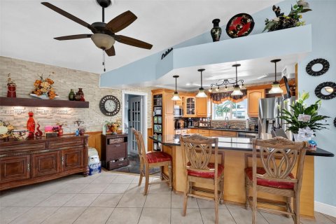 House in Hollywood, Florida 4 bedrooms, 182.92 sq.m. № 2025810 - photo 13