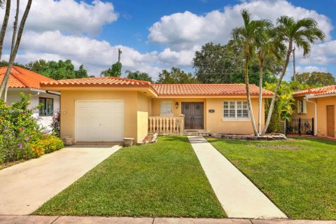 Casa en venta en Coral Gables, Florida, 3 dormitorios, 152.73 m2 № 1945433 - foto 1