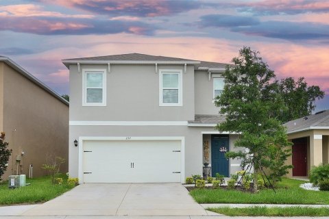 House in Davenport, Florida 5 bedrooms, 234.3 sq.m. № 1516090 - photo 1