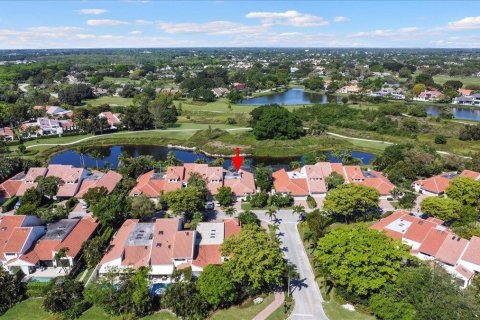 Townhouse in Wellington, Florida 3 bedrooms, 275.73 sq.m. № 1076959 - photo 1
