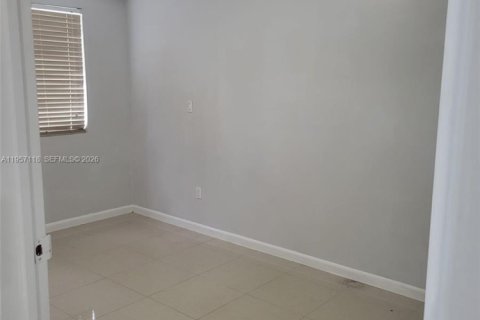 Casa en alquiler en Miami, Florida, 3 dormitorios, 185.15 m2 № 2011199 - foto 10