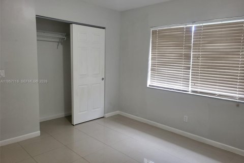 Casa en alquiler en Miami, Florida, 3 dormitorios, 185.15 m2 № 2011199 - foto 7