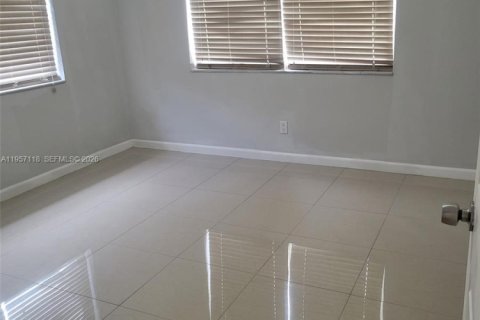 Casa en alquiler en Miami, Florida, 3 dormitorios, 185.15 m2 № 2011199 - foto 8