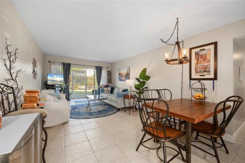 Condo in Punta Gorda, Florida, 2 bedrooms  № 1799858 - photo 11