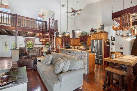 House in Vero Beach, Florida 6 bedrooms, 369.19 sq.m. № 2083024 - photo 12