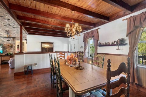 House in Vero Beach, Florida 6 bedrooms, 369.19 sq.m. № 2083024 - photo 9
