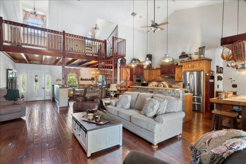 House in Vero Beach, Florida 6 bedrooms, 369.19 sq.m. № 2083024 - photo 11