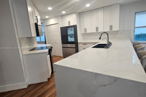 Villa ou maison à vendre à Pembroke Pines, Floride: 4 chambres, 251.67 m2 № 2173345 - photo 7