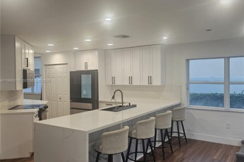 Villa ou maison à vendre à Pembroke Pines, Floride: 4 chambres, 251.67 m2 № 2173345 - photo 8