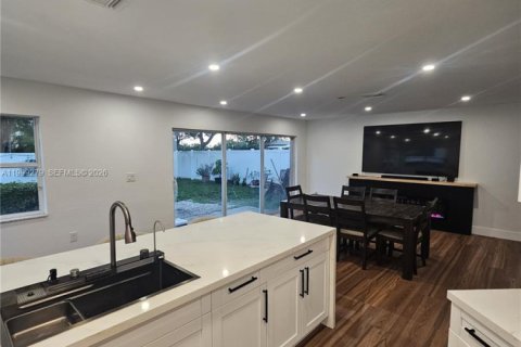 Villa ou maison à vendre à Pembroke Pines, Floride: 4 chambres, 251.67 m2 № 2173345 - photo 9